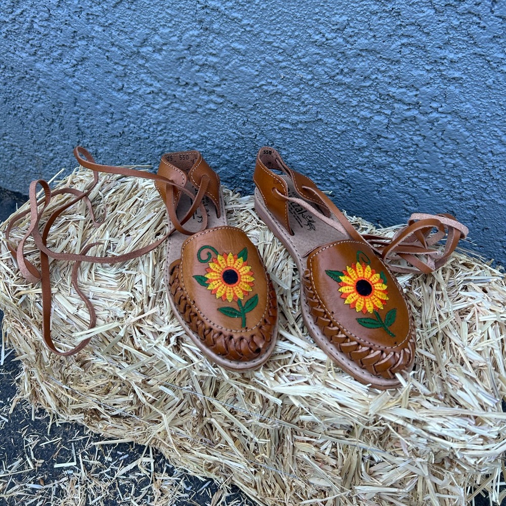 Beautiful tan sunflower leather huarache made in Mexico.